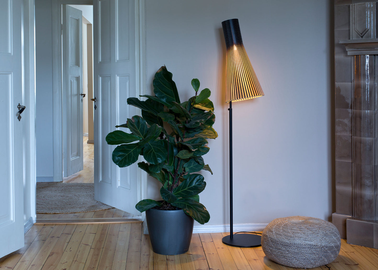 Secto 4210 Floor Lamp - Black
