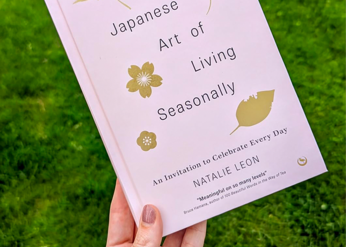 hand_holding_japanese_seasonal