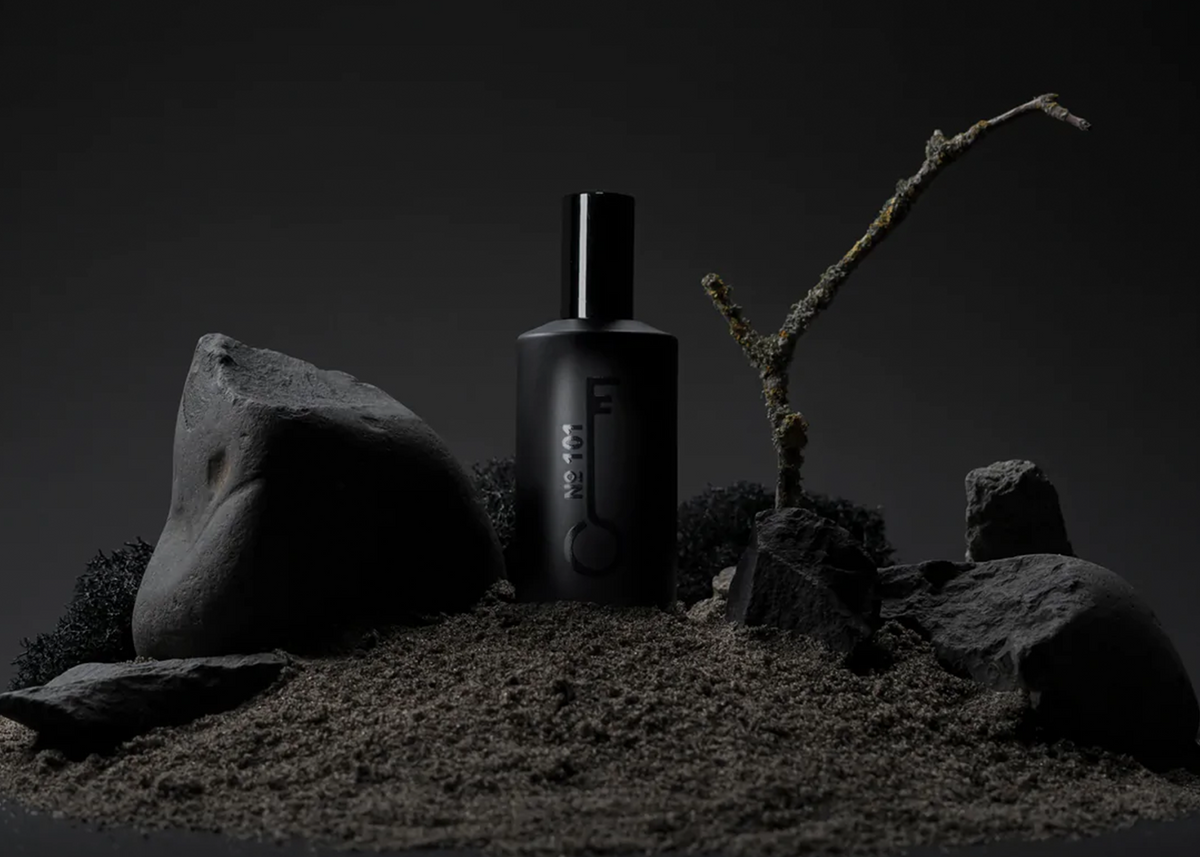 SONO フェミニティ フーディベスト ブラック　1 No. 101 Perfume by Fischersund | Woodland Mod