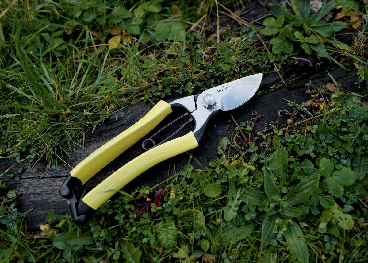 GR Pro SType Secateurs Japanese Pruners Woodland Mod