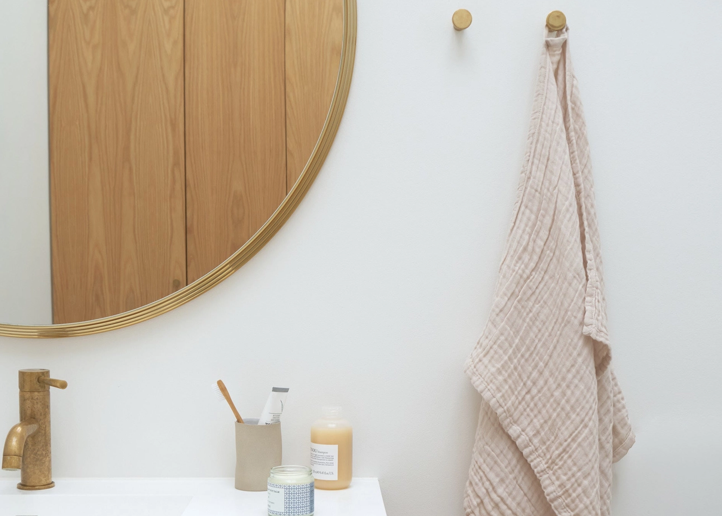 
                  
                    FINE Cotton Hand Towel
                  
                