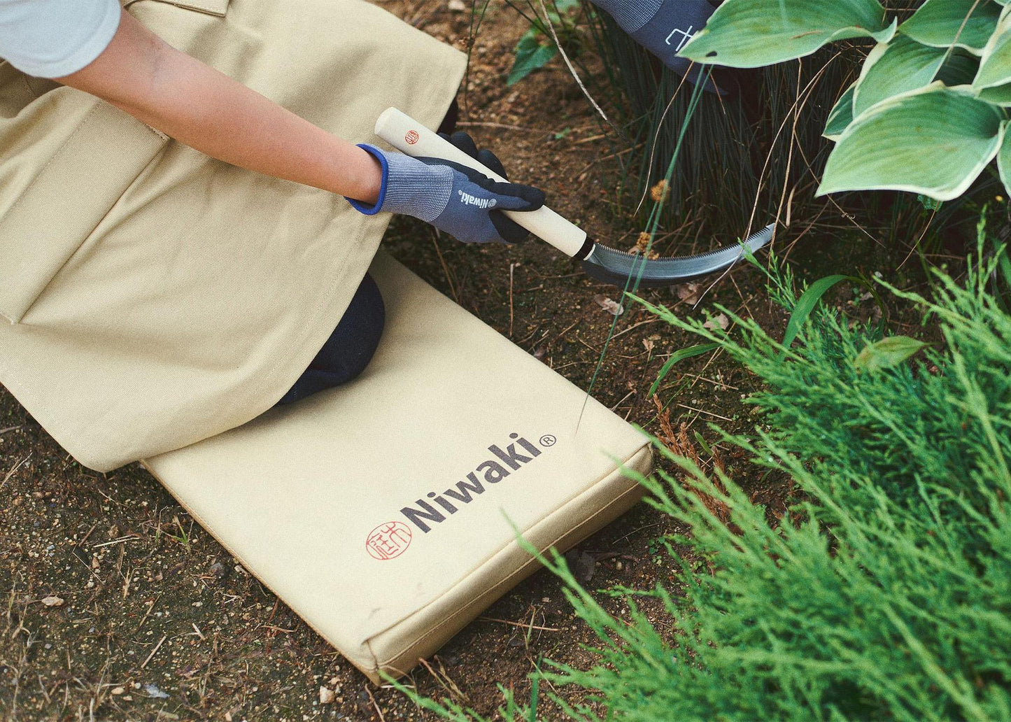 
                  
                    Niwaki Kneeler
                  
                