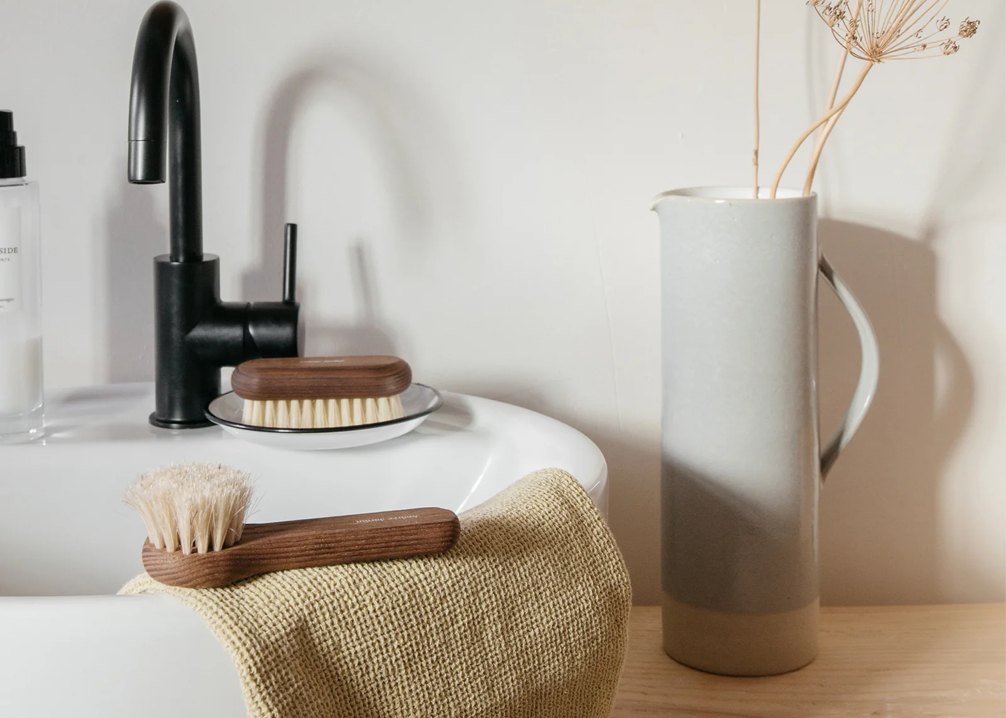 
                  
                    Face Cleansing Brush
                  
                