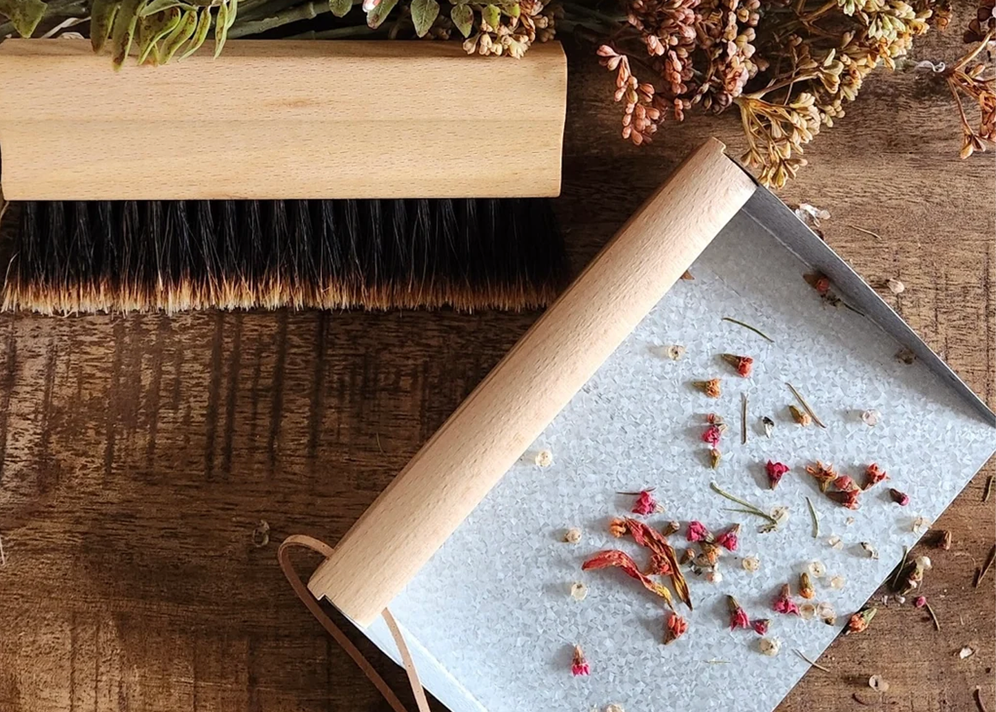 
                  
                    Table Brush Set
                  
                