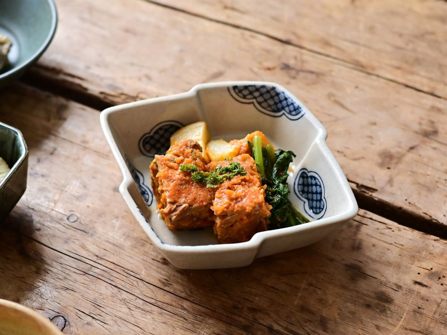 
                  
                    Matsukawabishi Bowl
                  
                
