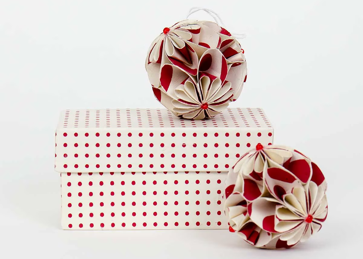
                  
                    FLOWER BALL Ornament
                  
                