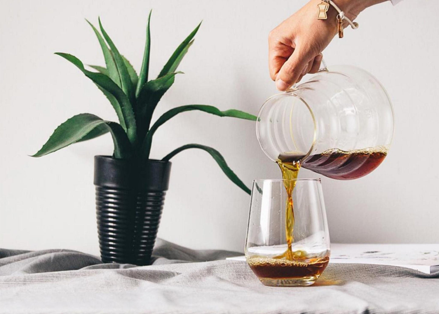 
                  
                    V60 Glass Range Server
                  
                