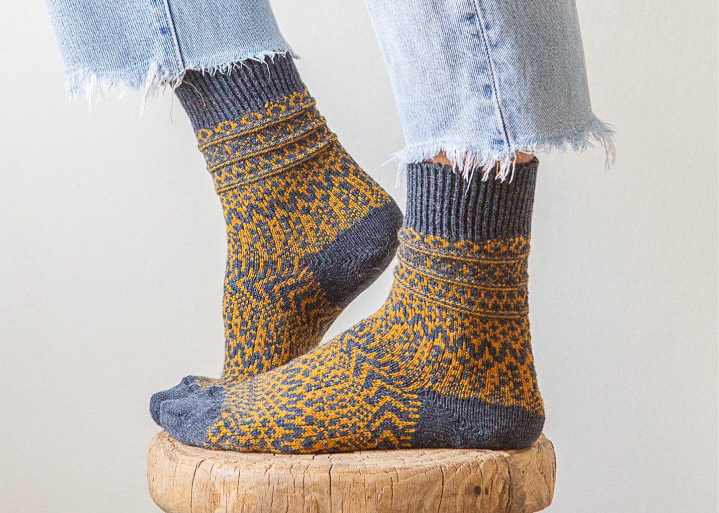 Nishiguchi Kutsushita - Wool Jacquard Socks - Navy/Mustard