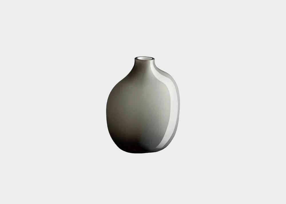
                  
                    SACCO Vase 02 Gray
                  
                