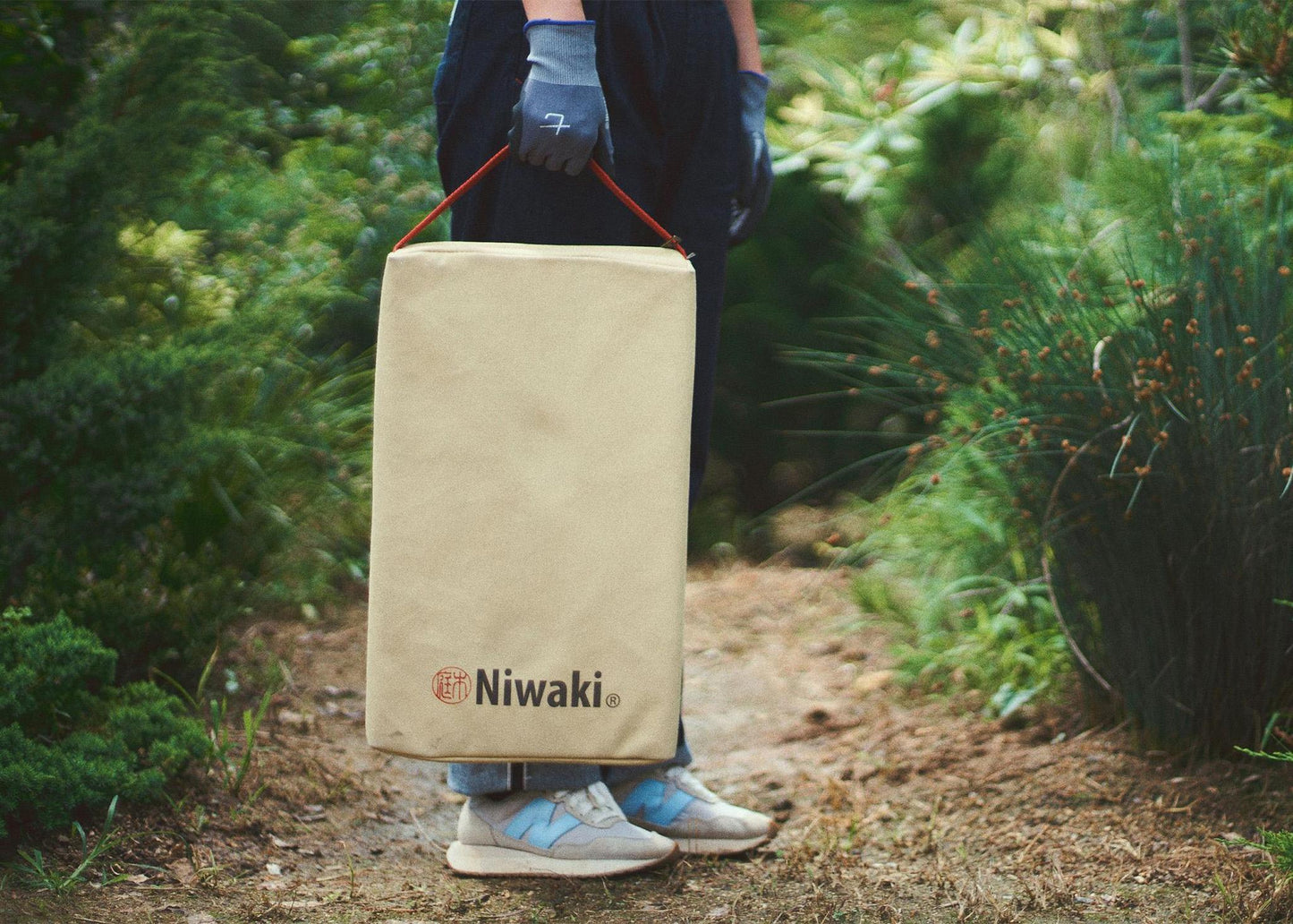 
                  
                    Niwaki Kneeler
                  
                