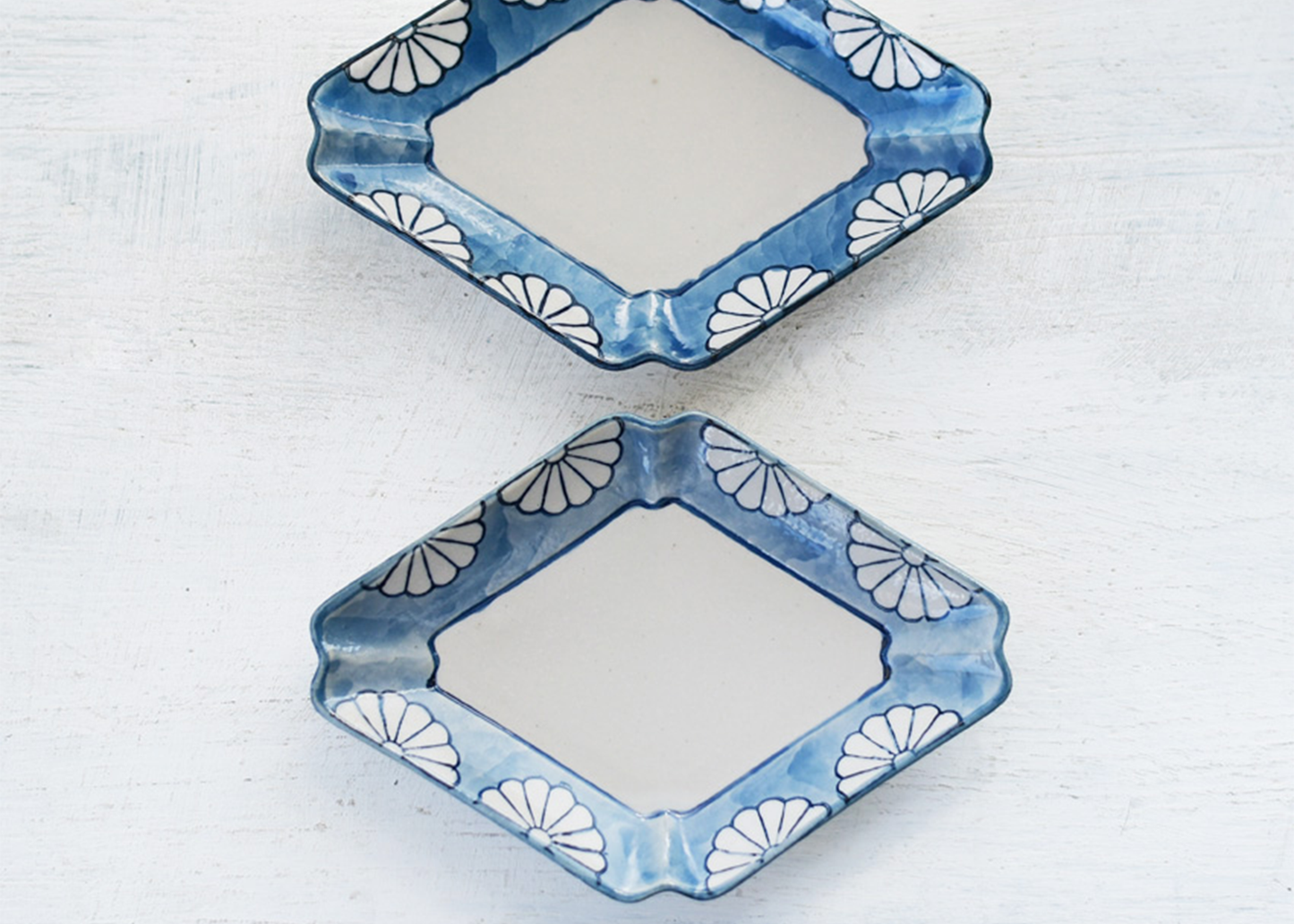 
                  
                    Sumiirihishigata Diamond Plate
                  
                