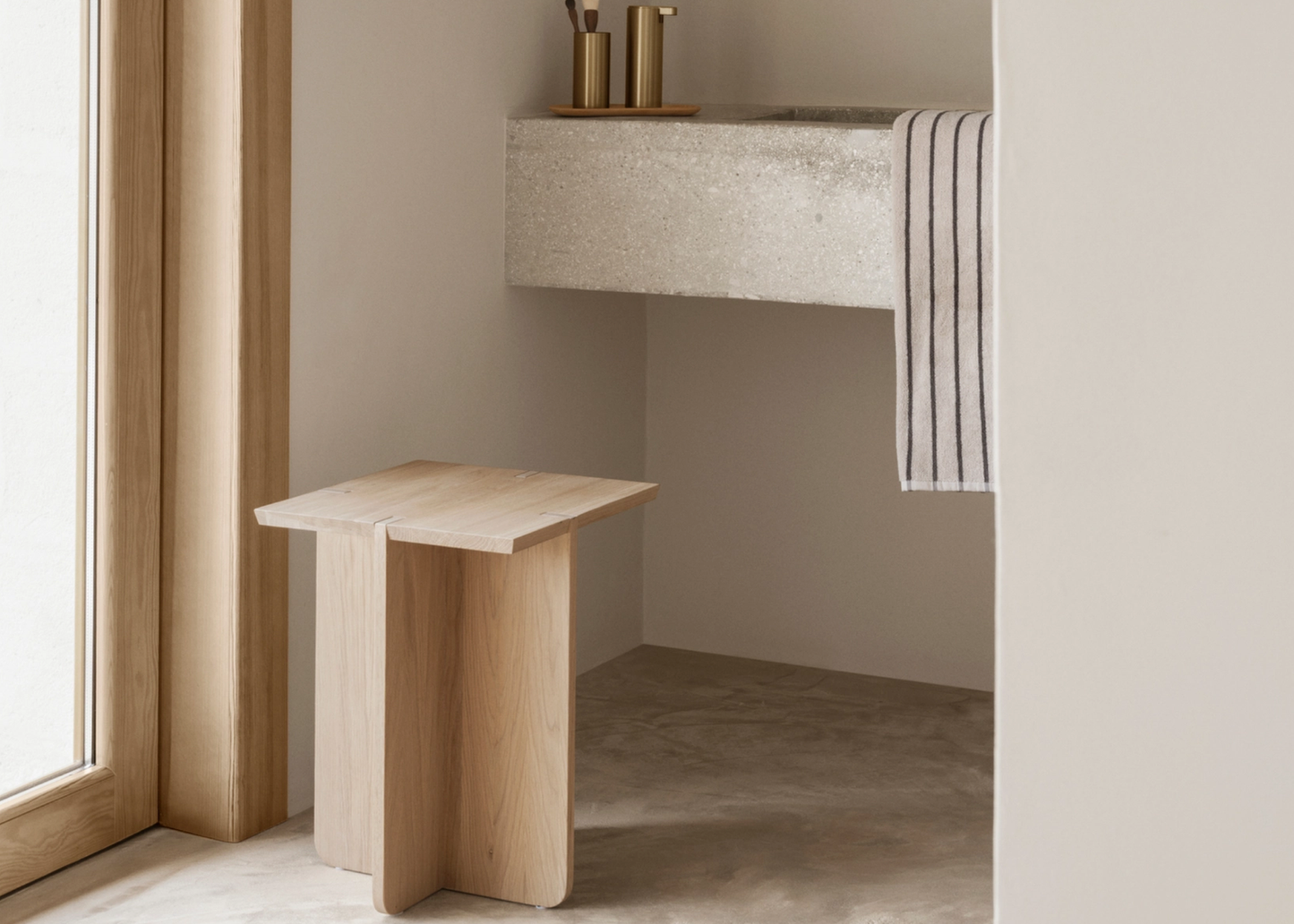 
                  
                    Engawa Minimalist Oak Side Table/Stool
                  
                