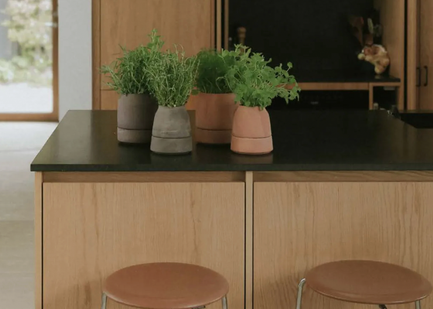 
                  
                    Viva Self-Watering Pot
                  
                