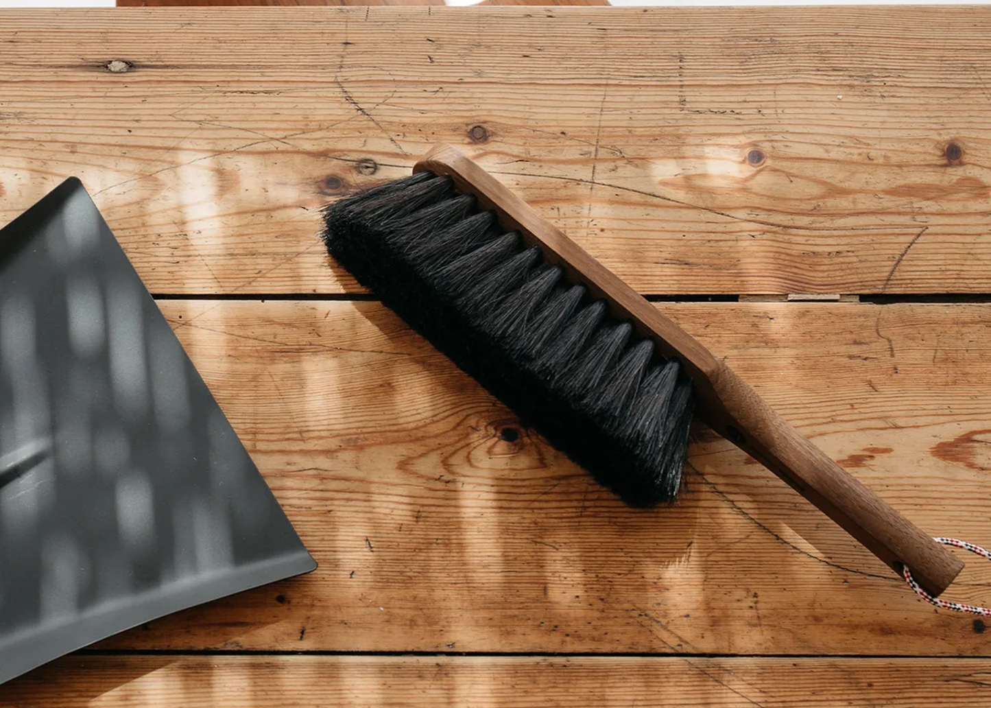 
                  
                    Hand Brush
                  
                