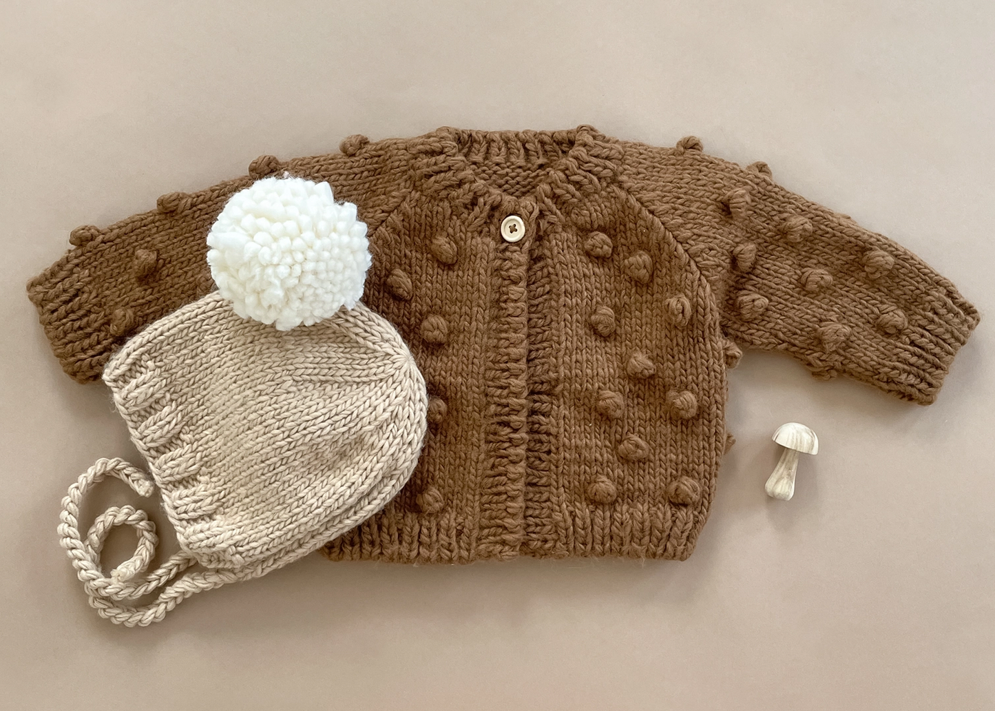 
                  
                    Latte Ari Bonnet
                  
                