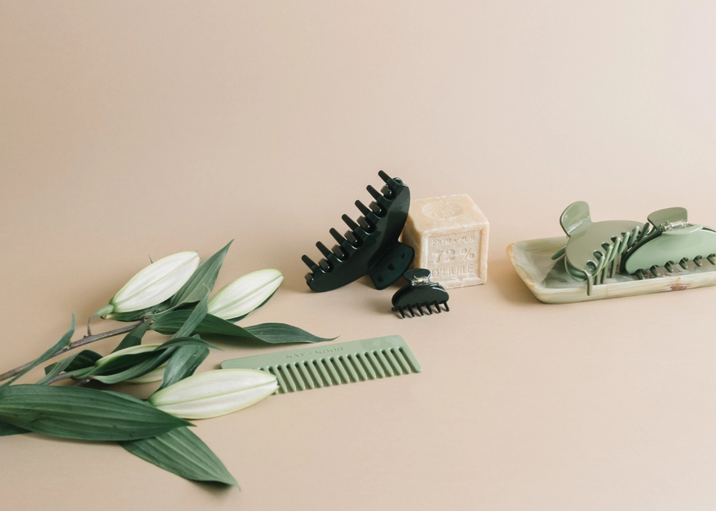
                  
                    Hair Claw Clip
                  
                