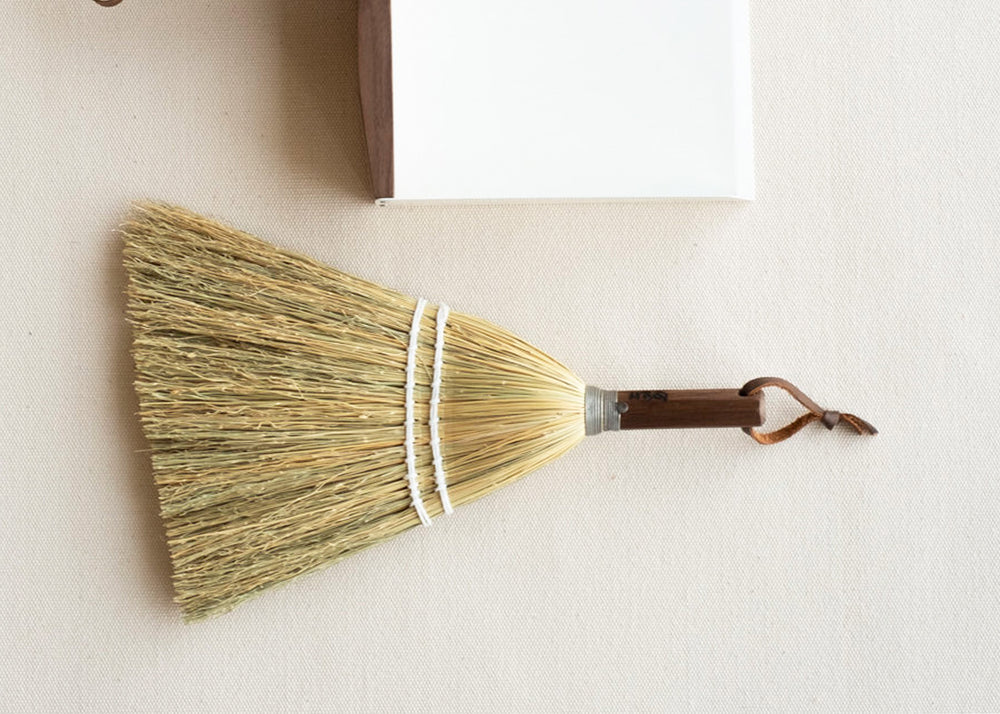 Hand Broom Walnut - Thumbnail 4
