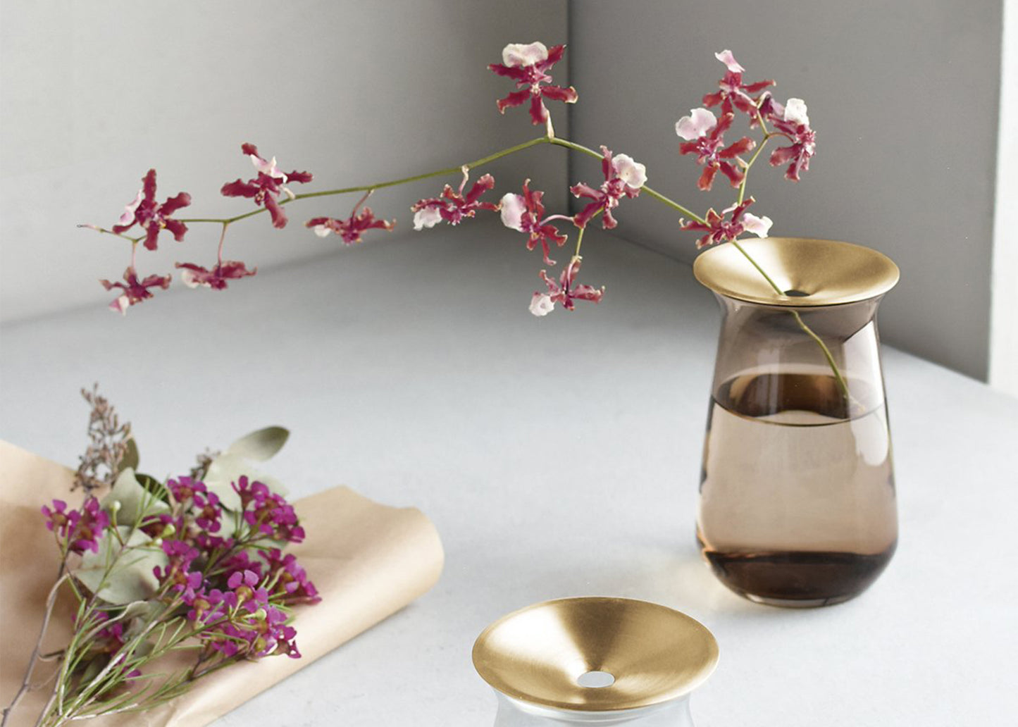 
                  
                    LUNA Vase Large
                  
                