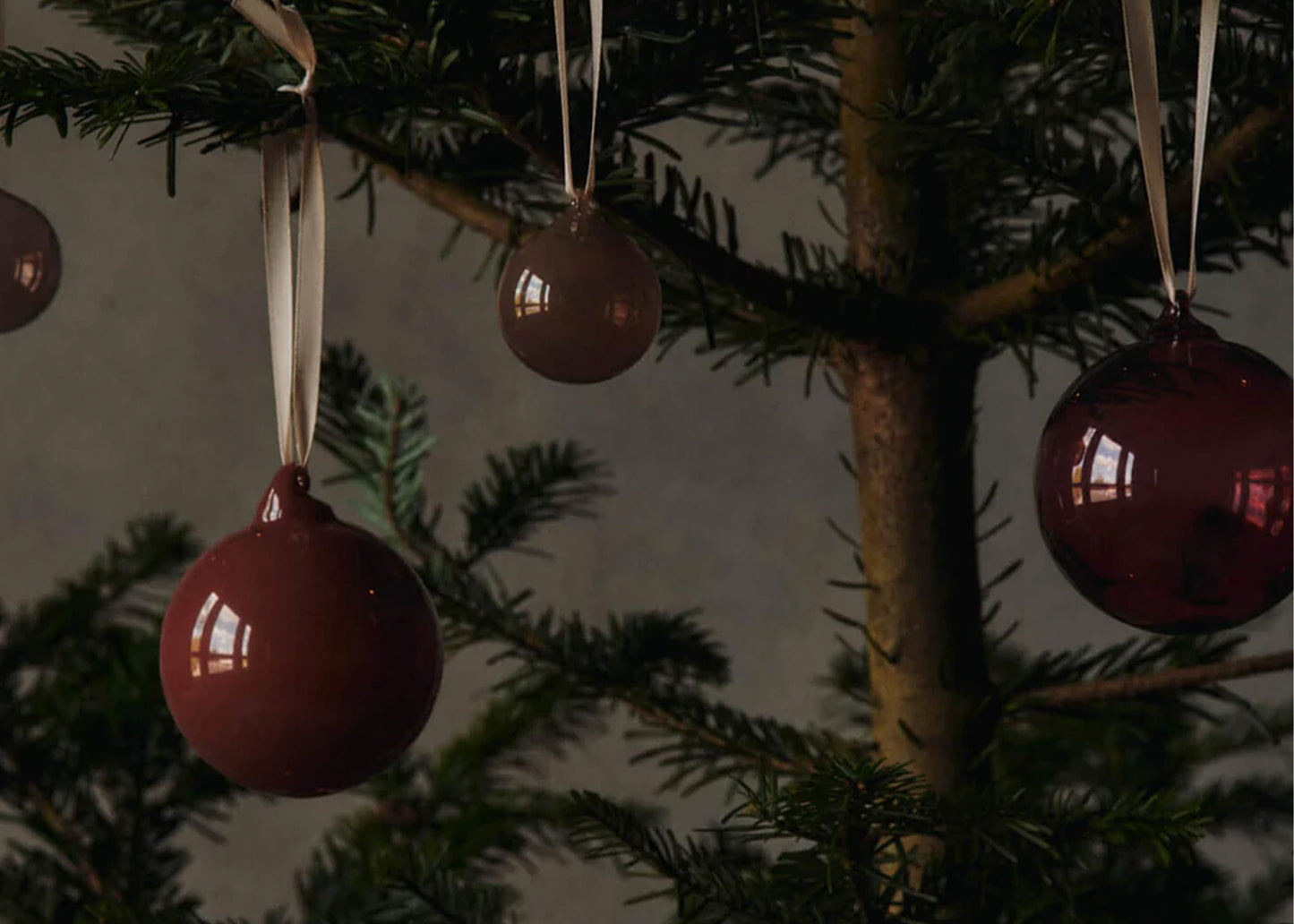 
                  
                    Glass Baubles - Medium
                  
                