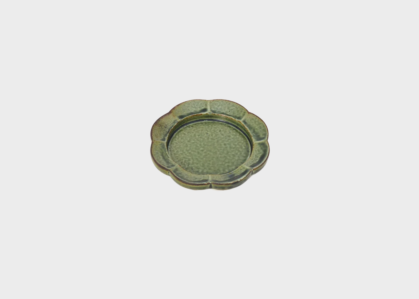 
                  
                    Green ceramic dish on a light gray background
                  
                