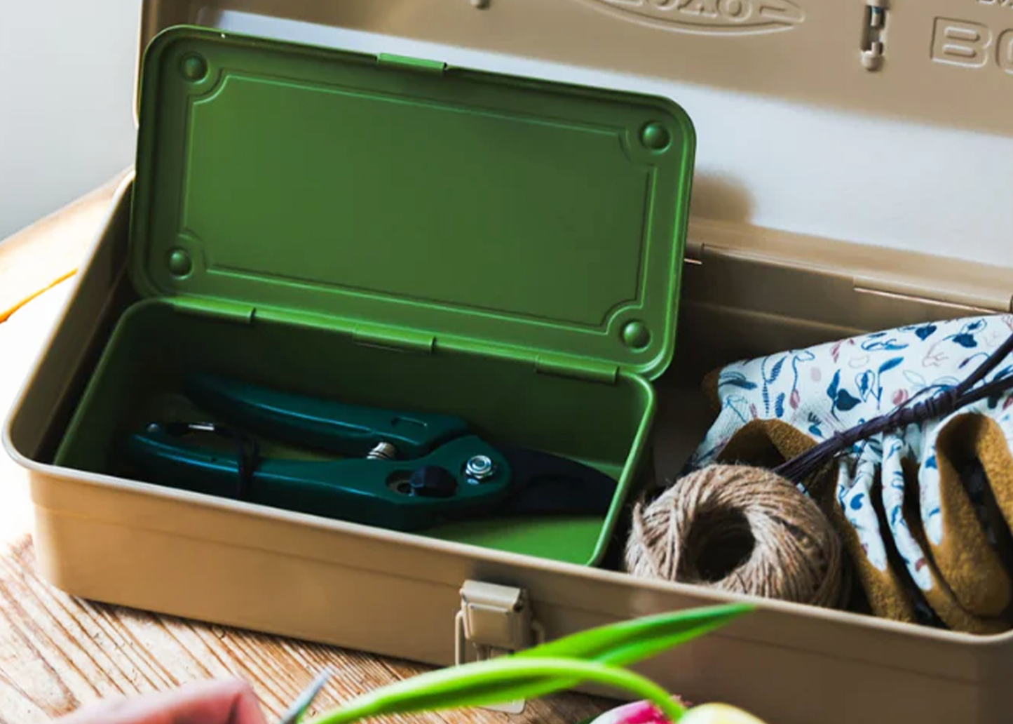 
                  
                    T-190 Toolbox
                  
                