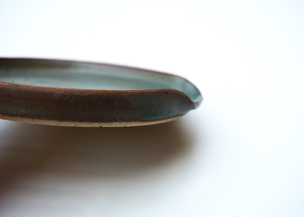 
                  
                    The side view of a  BYUN ceramics green spoon rest close up
                  
                