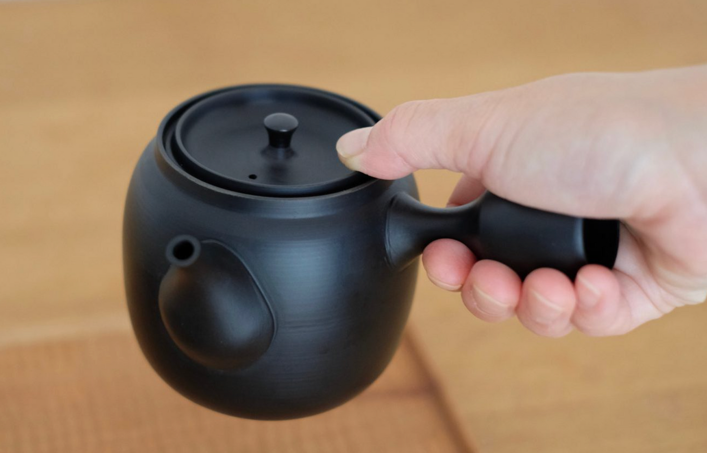 
                  
                    Susumu Tall Tea Pot
                  
                