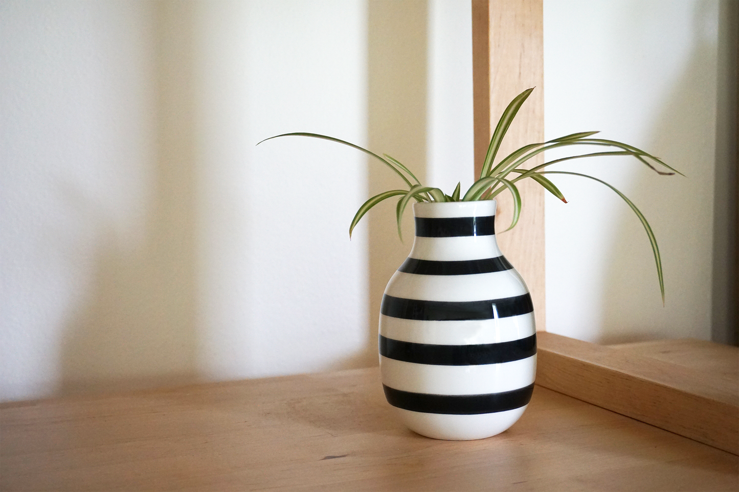 Omaggio Striped Vase – Scandinavian Ceramic Vase